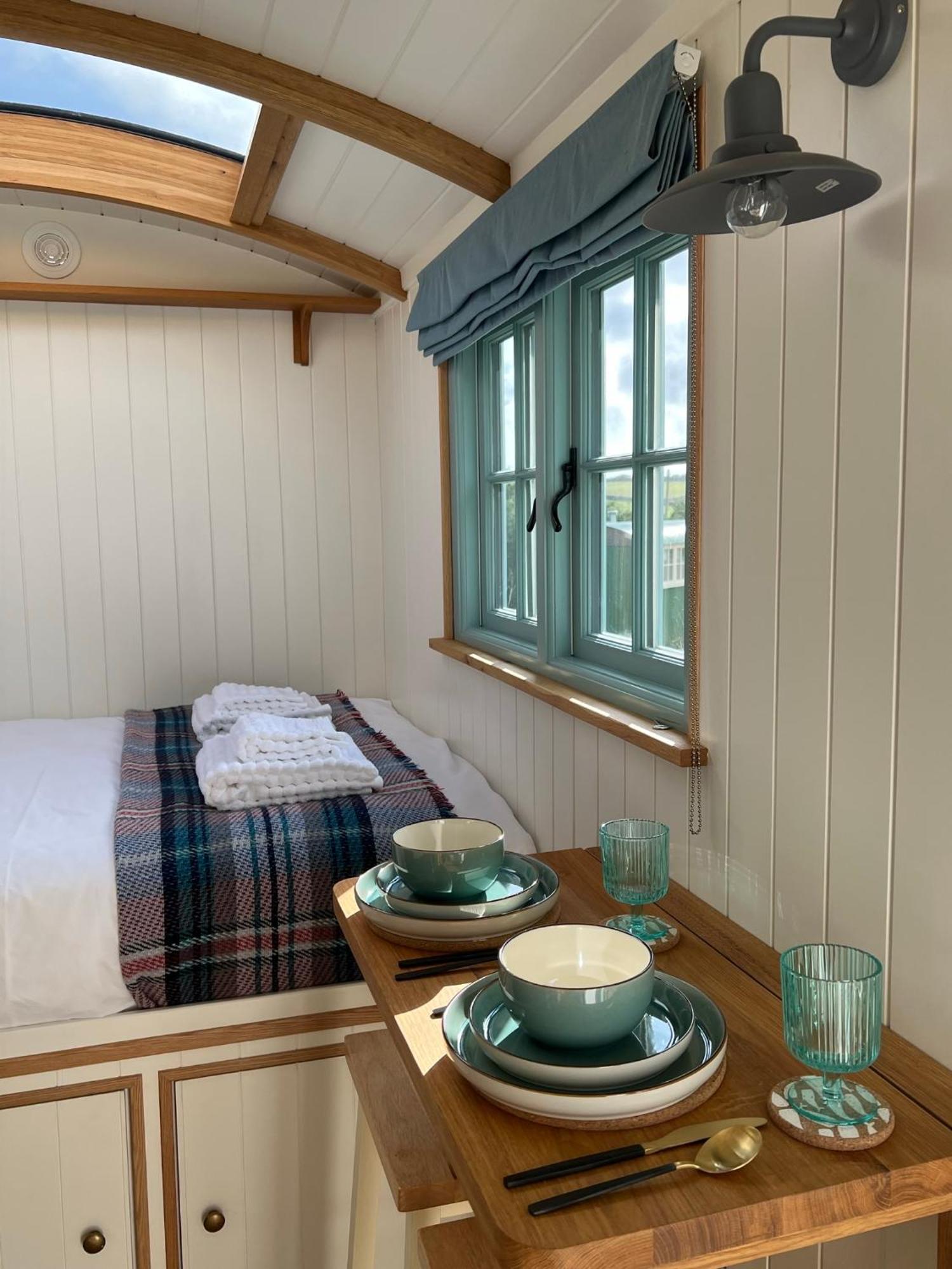 Toms Hut And Robins Rest Shepherd Huts Near Wadebridge Luaran gambar